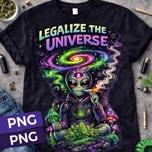 Puede incluir: Camiseta negra con un diseño colorido de un extraterrestre fumando un porro, rodeado de una galaxia y setas. El texto dice "Legalize the Universe". Descarga digital disponible.
