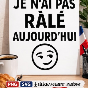 May include: A white sign with the French text "JE N'AI PAS RÀLÉ AUJOURD'HUI" and a winking smiley face. The sign is next to a cup of coffee, a croissant, and a small French flag. The sign also has the words "PNG SVG TÉLÉCHARGEMENT IMMÉDIAT" and "FICHIERS NUMÉRIQUES PROFESSIONNELS".
