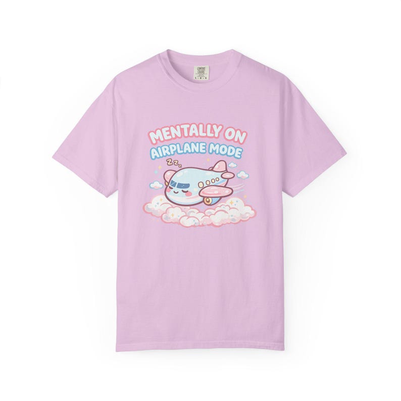 Chemise Mentally On Airplane Mode, t-shirt graphique avion kawaii, couleurs confort humour introverti 1717 image 4