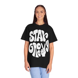 Stay Groovy Retro T-Shirt: 70s Style Peace Sign Tee