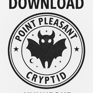 Pode incluir: Gráfico a preto e branco com um criptídeo semelhante a um morcego com chifres, estrelas e uma lua crescente, circundado pelas palavras "Point Pleasant Cryptid". O texto "SVG PNG DOWNLOAD" e "by YuhNique District GFX" também estão presentes.