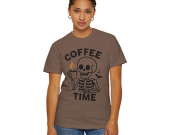 Camiseta "Esqueleto para amantes del café": Comfort Colors 1717 Spooky Tee