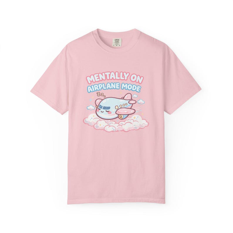 Chemise Mentally On Airplane Mode, t-shirt graphique avion kawaii, couleurs confort humour introverti 1717 image 5