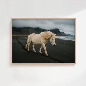 Paesaggio con cavalli islandesi e montagne - Stampa artistica da parete rustica con animali Vestrahorn, regalo per gli amanti dei cavalli