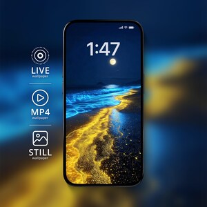 Pode incluir: Um smartphone exibe um papel de parede digital de uma cena noturna de praia. A tela mostra um oceano iluminado pela lua com ondas azuis brilhantes e areia dourada. O horário 1:47 é exibido. Ícones para papéis de parede ao vivo, MP4 e estáticos.