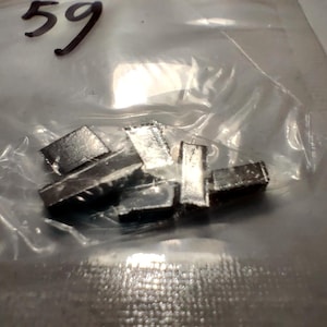 5 gram gesinterde rheniumfragmenten 99,99% – zeldzame metalen verzamelstukken