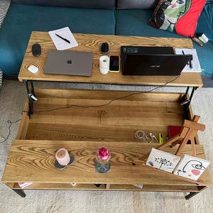 Mesa de centro elevable con tablero de roble macizo, mesa de centro transformable con espacio de almacenamiento, mesa de salón moderna, regalo personalizado para padres.