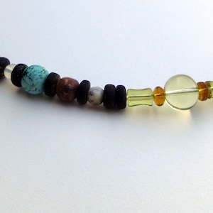 Collar del Sistema Solar en Madera Oscura Heishi - Collar para Hombre - Planetas del Sistema Solar y Distancias Proporcionales en Madera y Piedra