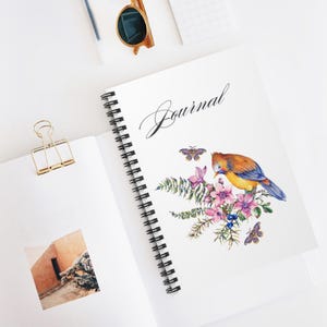 花柄の鳥のスパイラルノート - 芸術的な日記、書き込み、自然愛好家への贈り物、勉強のお供、環境に優しいメモ取り