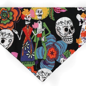 DAY of the DEAD Dog Bandana, Reversible Dog Bandana with Pocket, Dia de los Muertos Bandana, Sugar Skulls Dog Scarf, SALE! Last One, Medium