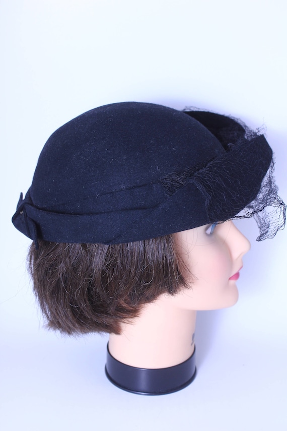 Roaring 20s cloche hat in black