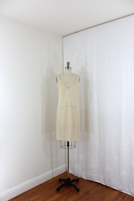 1970s Vanity Fair midi slip  beige size 36