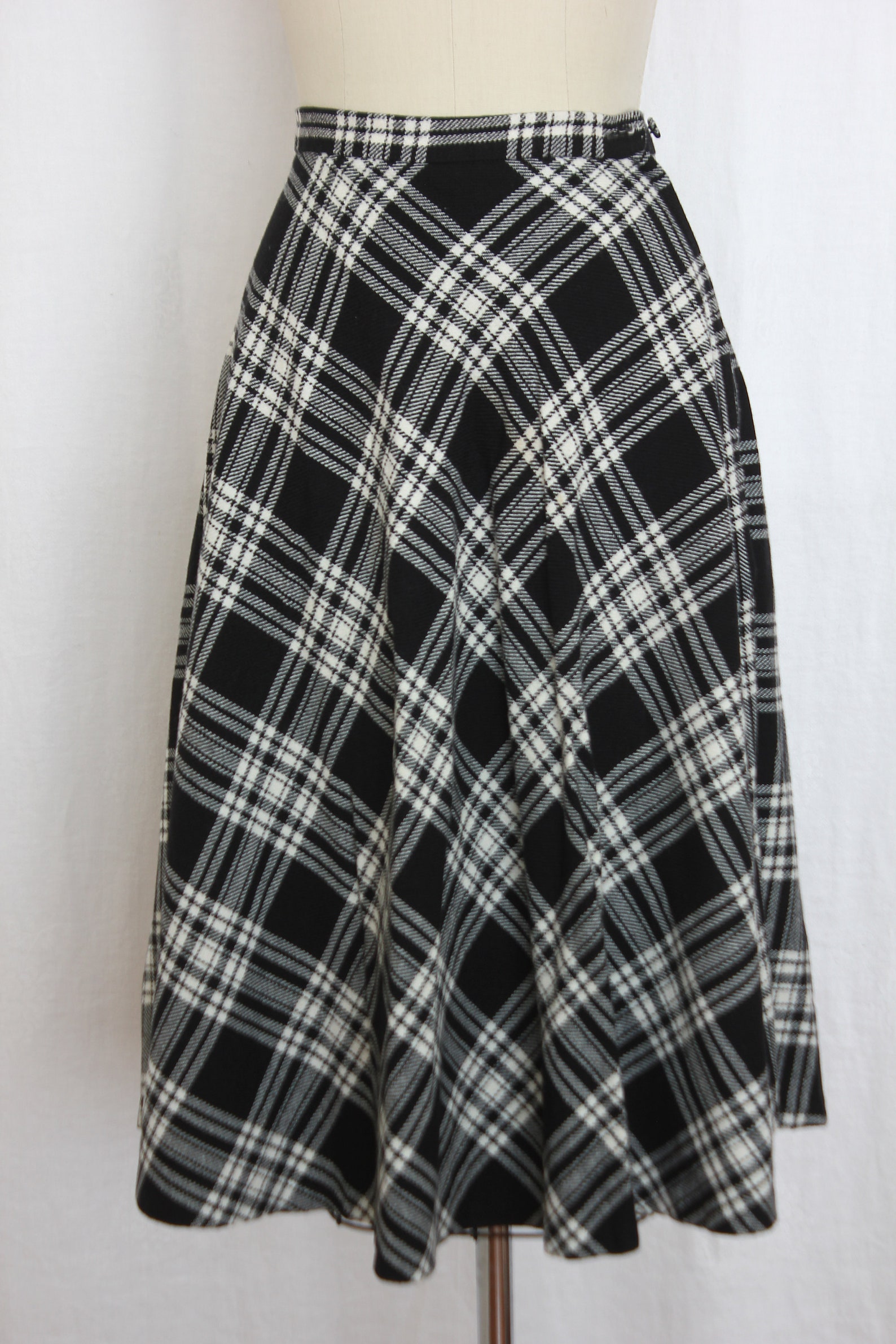 Vintage black and white wool tartan skirt | Etsy