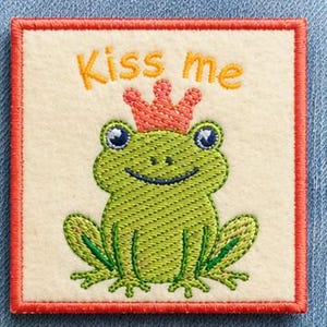 Patch Stickdatei „Kiss me Frosch“ | ITH Patch | zum Aufbügeln oder Aufnähen | Maschinenstickdatei | Iron On Patch