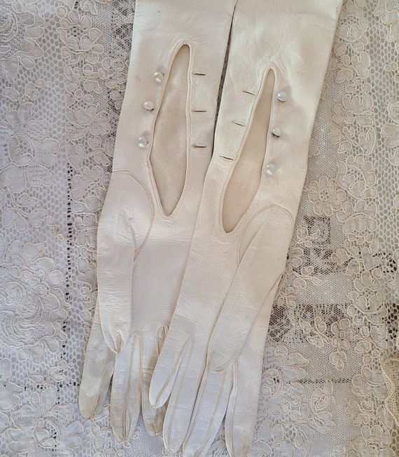 Beautiful Antique Kid Leather Opera Length Gloves