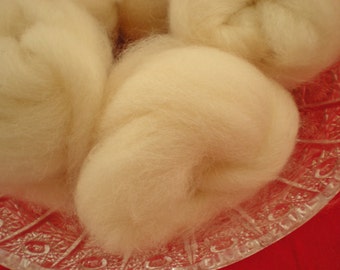 Hand Combed Alpaca Top Roving Natural White 2 oz.