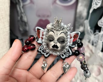 Gothic Art Doll Beaded Bracelet, Creepy Wrist Jewelry, Alloy Resin Glass Beads*