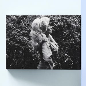 Impression sur toile vintage Dolly Parton Garden, art mural chanteur de musique country, décoration murale musicien, impression d&#39;affiche de qualité musée, art noir et blanc