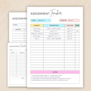 Może przedstawiać: Biały arkusz śledzenia zadań z odręcznym tytułem "Assignment Tracker". Arkusz zawiera sekcje dla klasy, przedmiotu, opisu, daty ukończenia i pola wyboru "Gotowe". Klasa to Psychologia 101, a semestr to Jesień 2025.