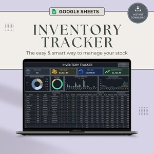 Peut inclure: Un modèle de suivi d'inventaire numérique pour Google Sheets affiché sur un écran d'ordinateur portable. L'interface présente un thème sombre avec des visualisations de données colorées, incluant des graphiques circulaires et un tableau détaillé.