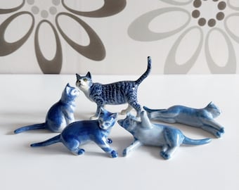 ヴィンテージ花柄陶器猫置物オーナメント 青と白の装飾品 高さ15cm