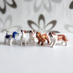 Adopteer een beetje vrienden miniatuur hond keramische beeldjes, klein dier, handgemaakt, jack russell, cocker, sint-bernard, individueel verkocht
