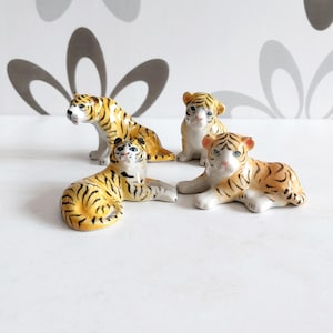 Adopt a Little Friends 小さな陶器の虎の置物、ミニチュア動物の置物、装飾、コレクターアイテム、ギフト、イエロー ブラック、個別販売