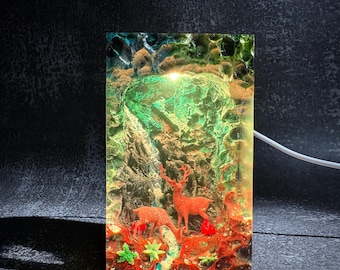 Lámpara de resina de Bosque Encantado con ciervo – Diorama de luz nocturna LED – Lámpara de escena natural hecha a mano – Decoración única de animales del bosque