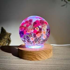 Flower Resin Globe Lamp – LED Night Light with Real Dried Flowers on Wooden Base, Personalized Gift for Her