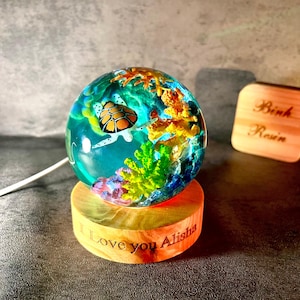 Personalized Sea Turtle Resin Lamp – Ocean Globe Light for Him or Her – Handmade Night Light – Gift for Ocean Lovers, Birthday or Christmas