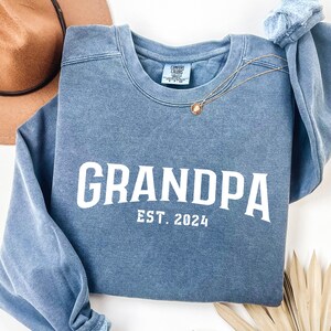 Comfort Colors® Grandpa Est Sweatshirt,Grandpa Long Sleeve,Fathers day Shirt,Custom Grandpa Sweatshirt,Grandpa Gift,Fathers shirt,Dad Shirt