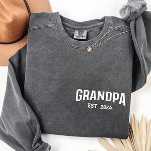 Comfort Colors® Grandpa Est Sweatshirt,Grandpa Long Sleeve,Fathers day Shirt,Custom Grandpa Sweatshirt,Grandpa Gift,Fathers shirt,Dad Shirt