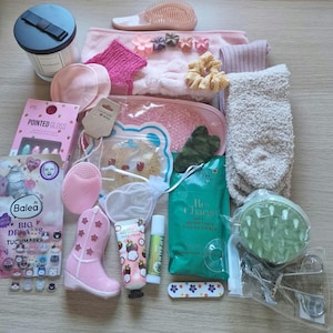 Spa gift box, Self-care box with socks, beauty products, candle and more! Gift for her, gifts for women. Birthday beauty box bundle.