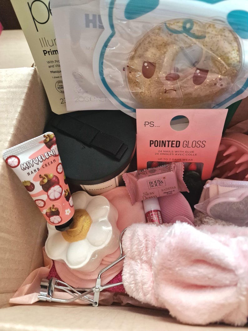 Spa gift box, Self-care box with socks, beauty products, candle and more! Gift for her, gifts for women. Birthday beauty box bundle.