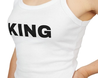 Regata com estampa KING | Blusa de alças finas inspirada na Kylie Jenner