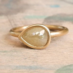 Diamanten peerring, roosgeslepen diamanten ring, moderne diamanten ring, unieke verlovingsring, alternatieve verlovingsring