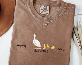 Mama Duck T-Shirt: Comfort Colors New Mom Gift, Duckling Family Tee
