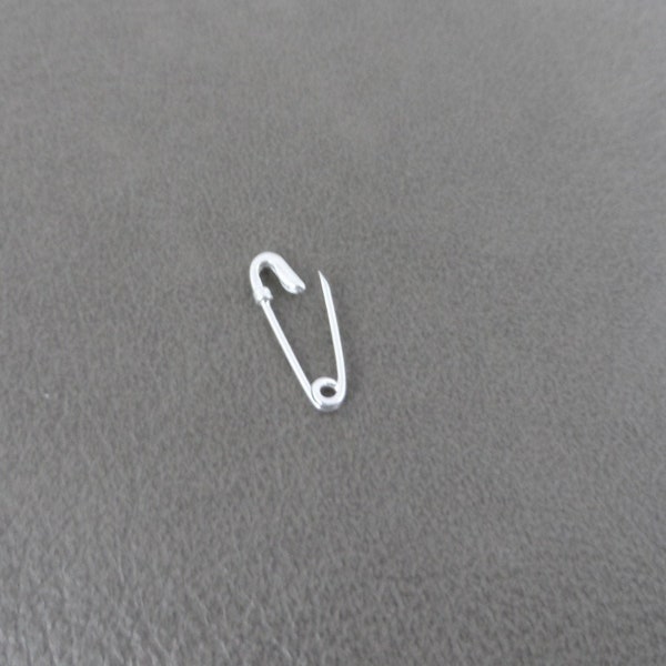 SINGLE Safety Pin Earring in Sterling Silver, Safety Pin Earring, Punk Earring,Safety Pin Stud, Multiple Piercings, Cartilage Piercings,