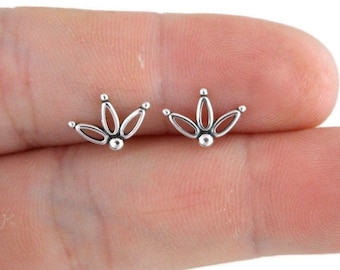Tiny Flower Earrings in Sterling Silver, Flower Stud Earrings, Flower Earrings, Dainty Earrings, Sterling Silver Earrings, Gift for Her