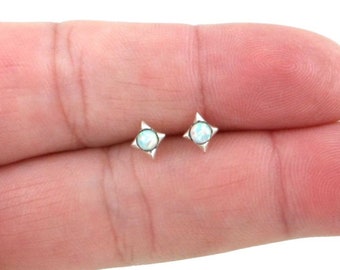 Winzige Opal Stern Ohrringe in Sterling Silber, Opal Ohrringe, Opal Ohrstecker, zierliche Ohrstecker, kleine Opal Ohrstecker, zierliche Ohrringe, Mädchen Ohrringe,