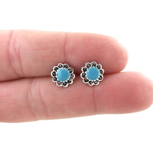 Daisy Flower Earrings in Sterling Silver, Daisy Stud Earrings, Flower Earrings, Dainty Earrings, Sterling Silver Earrings, Gift for Her
