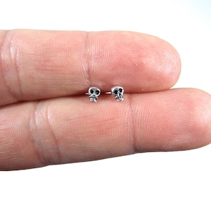 Tiny Skull Sterling Silver Earrings, Skull Earrings, Kids Earrings, Tiny Studs, Cartilage Studs, Minimalist Earring, Simple Studs