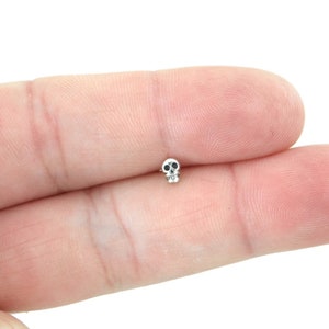 SINGLE Tiny Skull Sterling Silver Earring, Skull Earring, Skull Stud, Tiny Stud, Cartilage Stud, Multiple Piercing, Simple Stud,