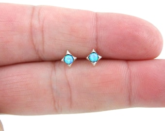 Winzige Opal Stern Ohrringe in Sterling Silber, Opal Ohrringe, Opal Ohrstecker, zierliche Ohrstecker, kleine Opal Ohrstecker, zierliche Ohrringe, Mädchen Ohrringe,