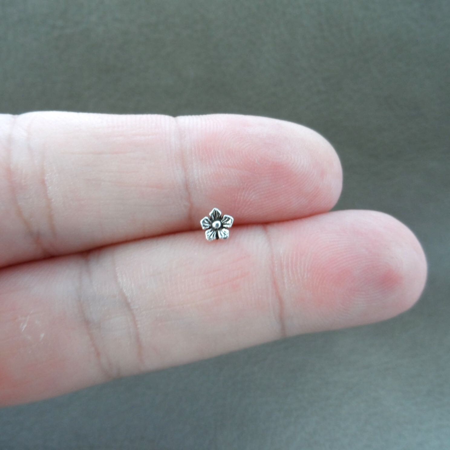 Sterling Silver,Diamond NP1057 Flower Nose Stud At ₹ 999/piece In Mumbai - Foto 10