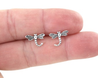 Boucles d'oreilles en argent sterling libellule, boucles d'oreilles libellule, boucles d'oreilles pour enfants, petits clous, clous d'insectes, boucle d'oreille minimaliste, boucles d'oreilles Dainty