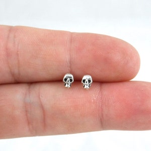 Tiny Skull Sterling Silver Earrings, Skull Earrings, Kids Earrings, Tiny Studs, Cartilage Studs, Minimalist Earring, Simple Studs