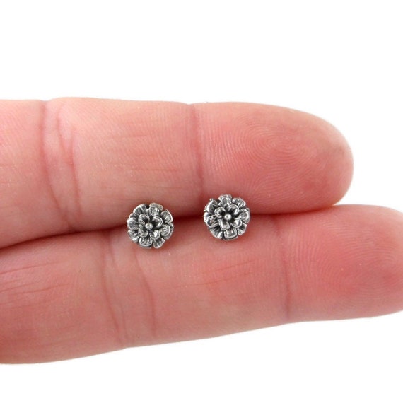 [KATENKELLY] 925Silver☆Tiny Flower Earrings Sterling Silver Tiny Flower Wreath Stud Earrings - Opal Blue