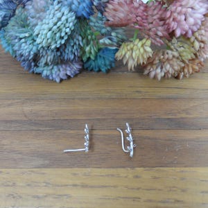 Pendientes de hoja diminuta en plata de ley, pendientes de botón con forma de rama, pendientes de hoja, pendientes delicados, pendientes de plata de ley, regalo para ella imagen 8