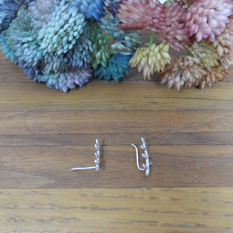 Pendientes de hoja diminuta en plata de ley, pendientes de botón con forma de rama, pendientes de hoja, pendientes delicados, pendientes de plata de ley, regalo para ella imagen 8